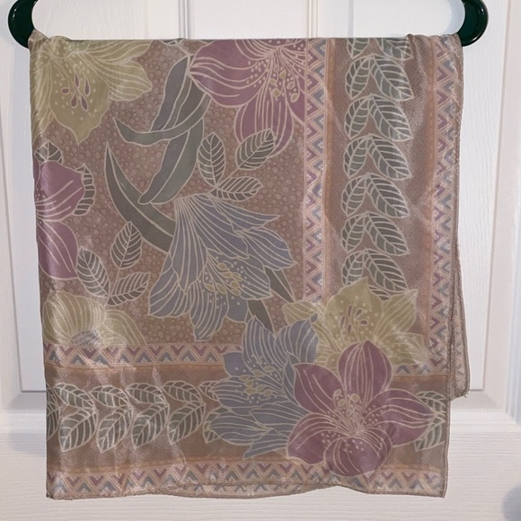 LIZ CLAIBORNE 100% Silk Vintage Pastel Floral Scarf Wrap Dimensions: 31” x 32” - Picture 5 of 6